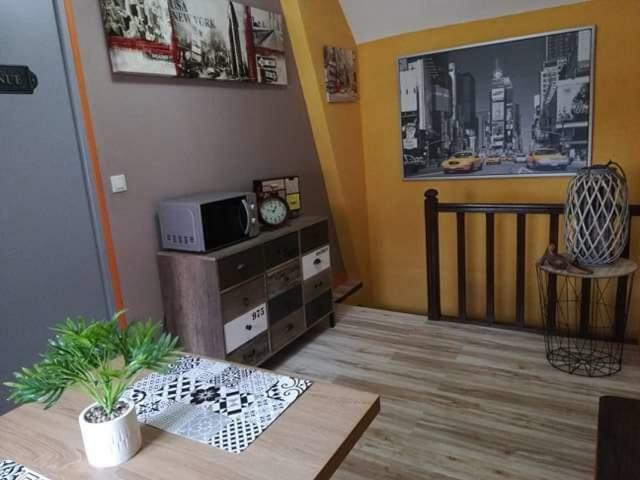 La Cite Des Abeilles Appartement Villemandeur Buitenkant foto